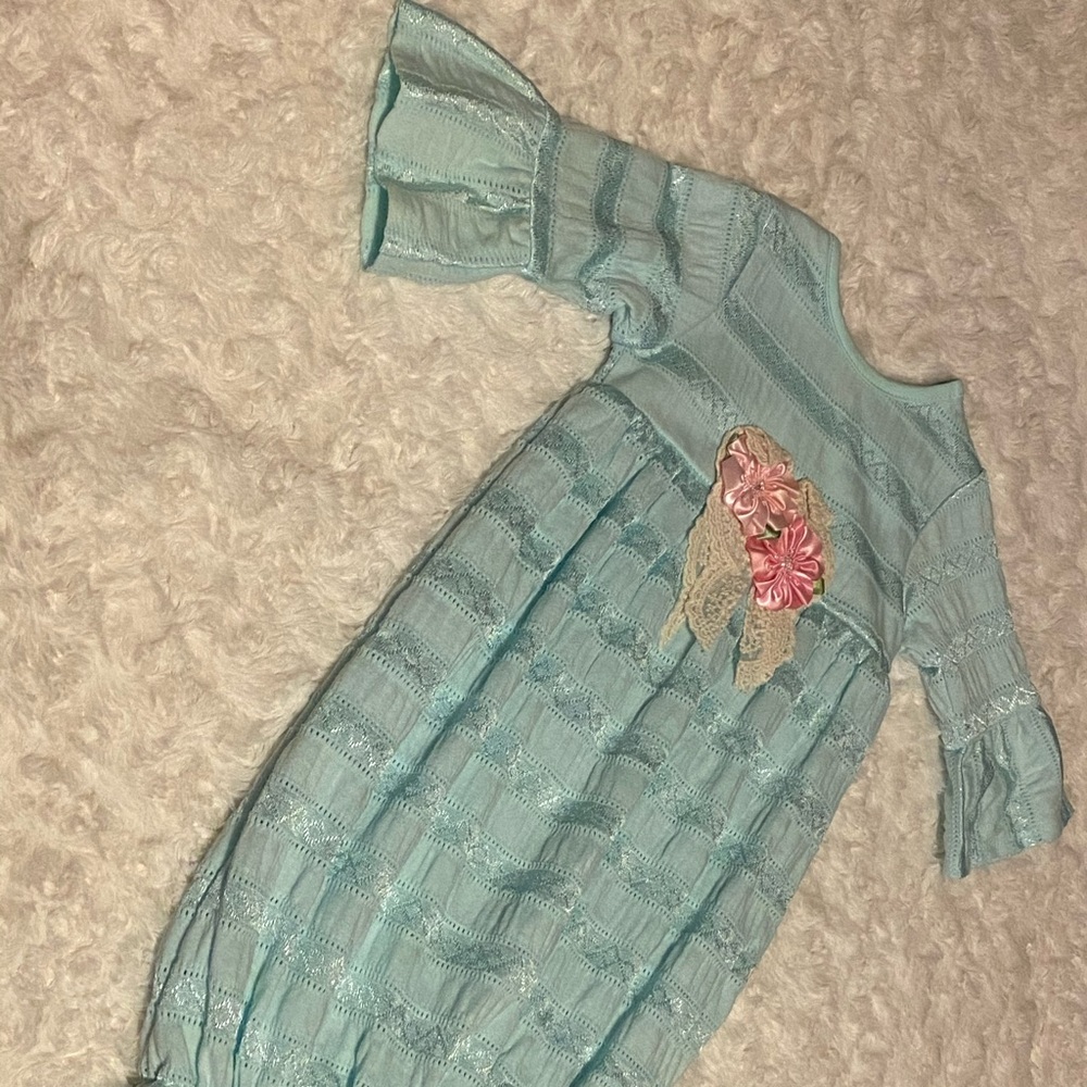 Cache cache gown